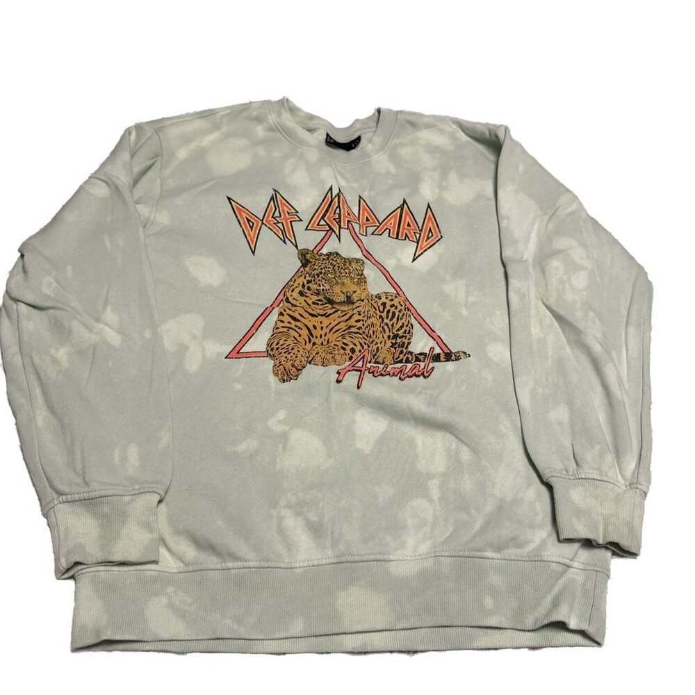 Women’s Def Leppard Green Leopard Graphic Crewneck Sweatshirt, Large